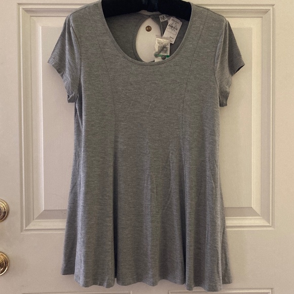 Neiman Marcus Short Sleeve Keyhole Back Top/Heather Gray/L/NWT/ON SALE $25! - Picture 1 of 3